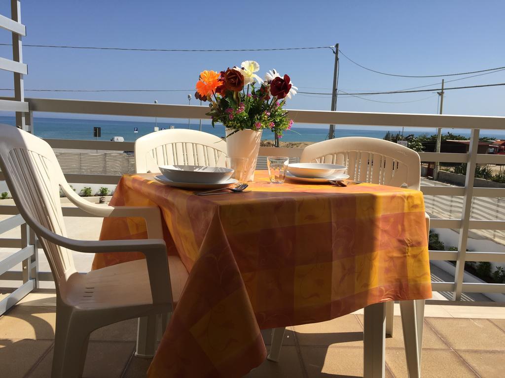 Casa Vacanze Playa 54 カステッランマーレ・デル・ゴルフォ エクステリア 写真